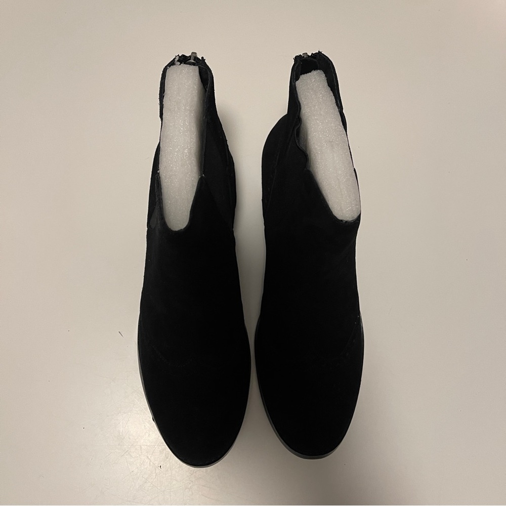 Black Leather suede Adrienne Vittadini Bolte Chelsea womens boots BRAND NEW